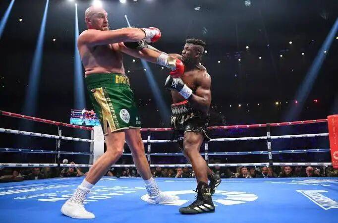 猛料：小麻复出拿一千万美元！铁血两千万！